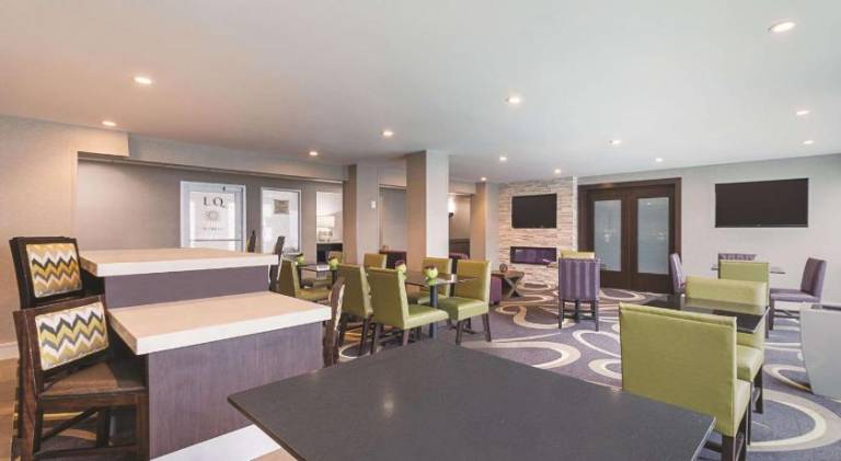 La Quinta Inn & Suites by Wyndham Austin Round Rock — photo 4