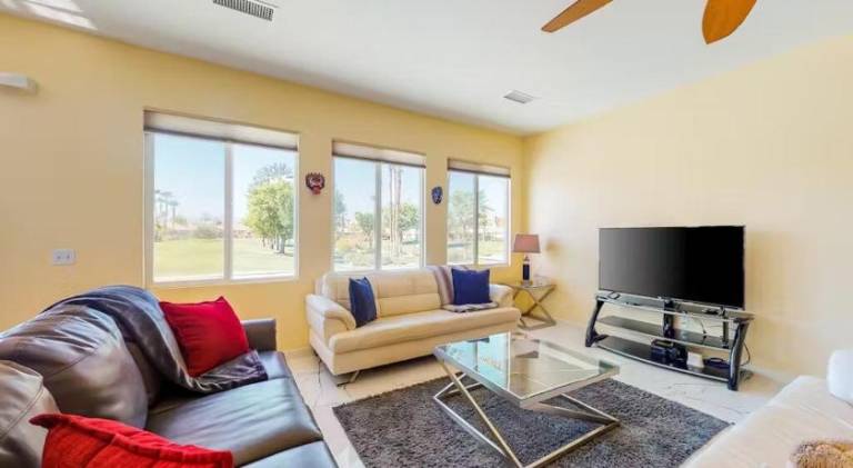 Pleasant vacation home with pool & jacuzzi | Pet-friendly — photo 2