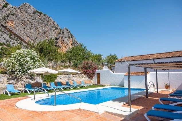 Cottage with barbecue, terrace & pool | Mountain view — photo 4