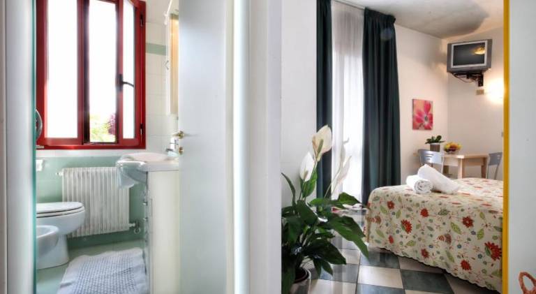 Serviced apartment with patio | Close to the beach | Pets allowed — photo 2