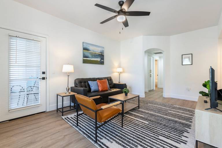 CozySuites 2BR 2BA at Kierland Commons with pool — photo 2