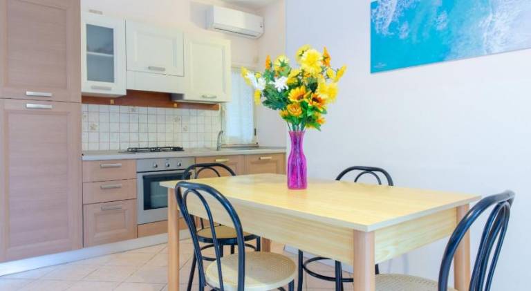 Holiday apartment with yard & terrace — photo 3