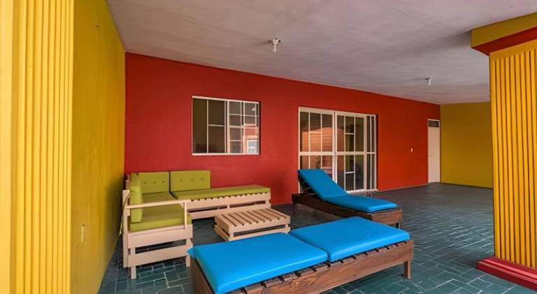 House with pool — photo 2