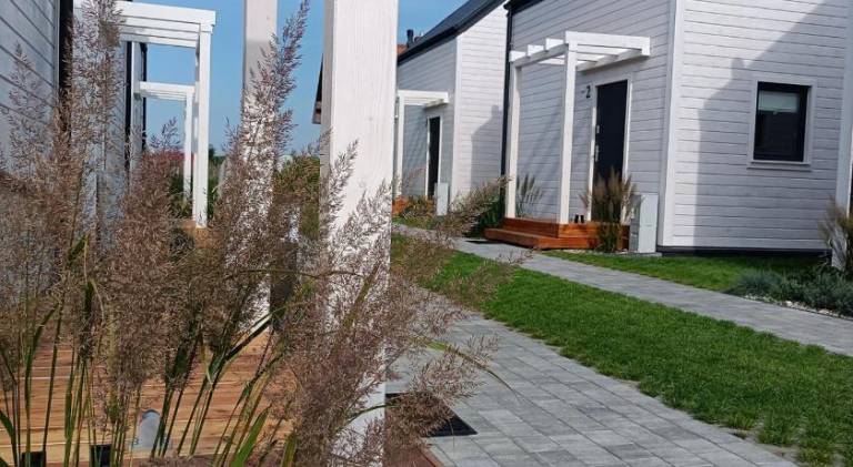 Vacation home with pool, BBQ & patio in Rewal