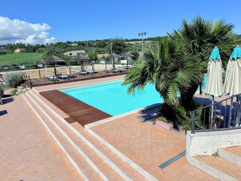 Sporty Haven sleeps 24-pool-Padel-tennis-volleyball-beach tennis-plunge pool in Spoleto