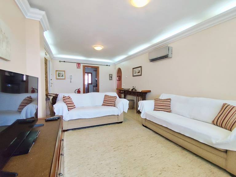 Rental apartment with patio, pool & garden — photo 4