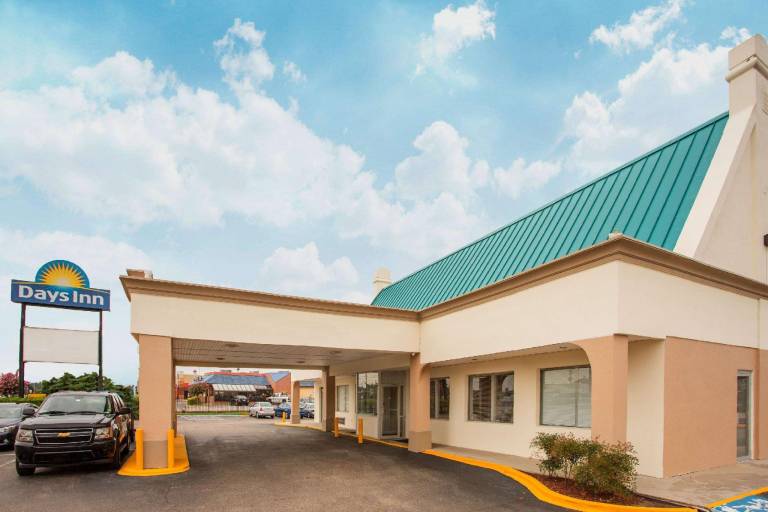 Days Inn by Wyndham Chester in Chester, VA