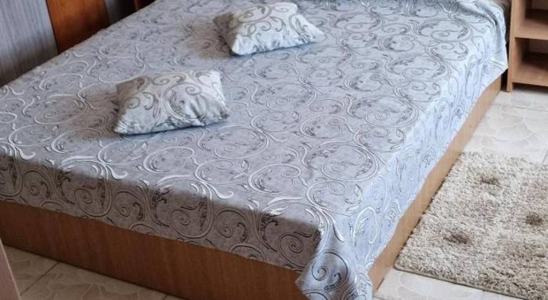 House with 2 rooms for 6 persons in Constanta