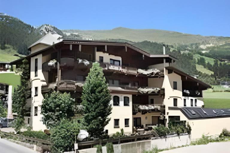 Hotel-Garni Jakober - B&B und Appartements in Tux