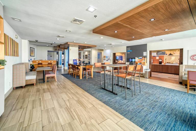 Holiday Inn Express and Suites Beeville By IHG — photo 3