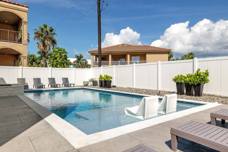 House with private pool & patio — photo 2