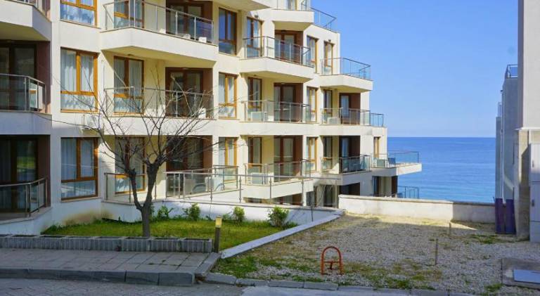 Rental apartment with terrace & pool — photo 5