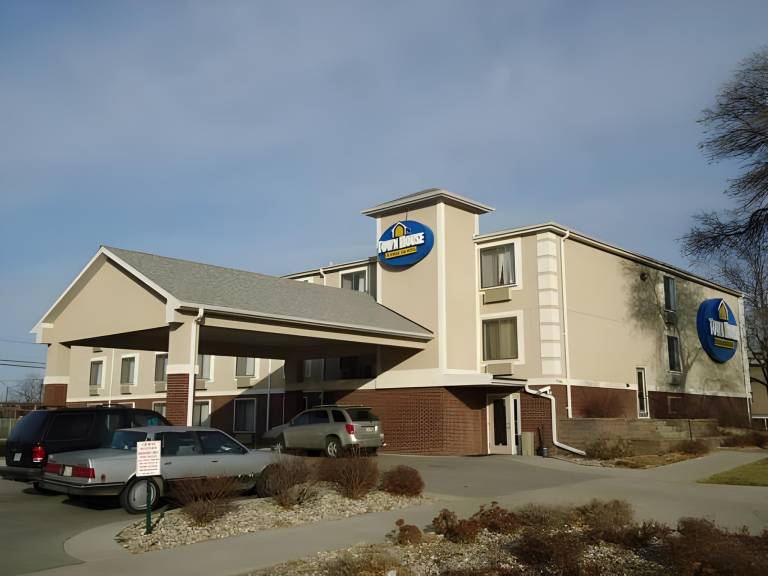 TownHouse Extended Stay Hotel Downtown in Lincoln, NE