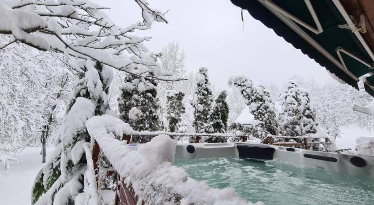 Lovely house with jacuzzi | Pets allowed in Senj