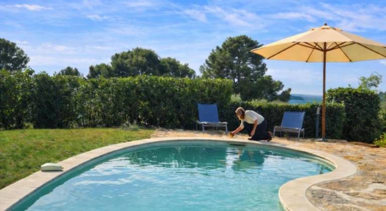 Villa with pool — photo 4