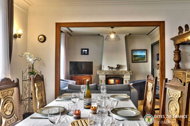 Gite with yard, terrace & grill | Sea view — photo 4