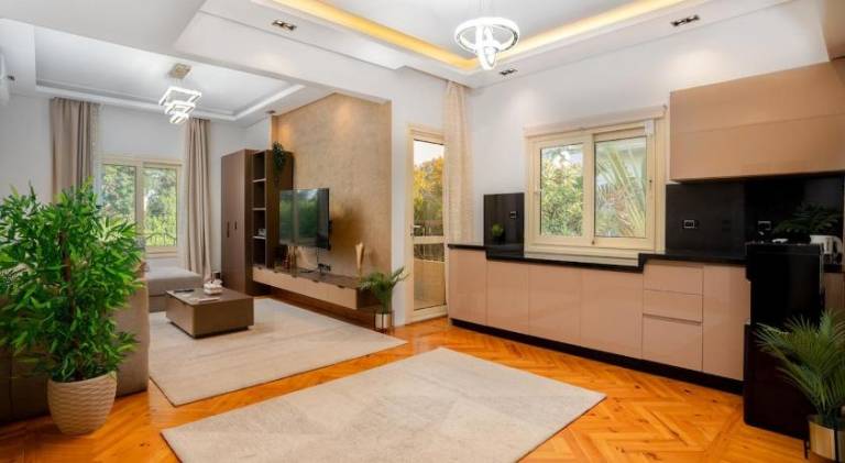 Luxury Family Villa with Private Pool in Sheikh Zayed Khan — photo 3