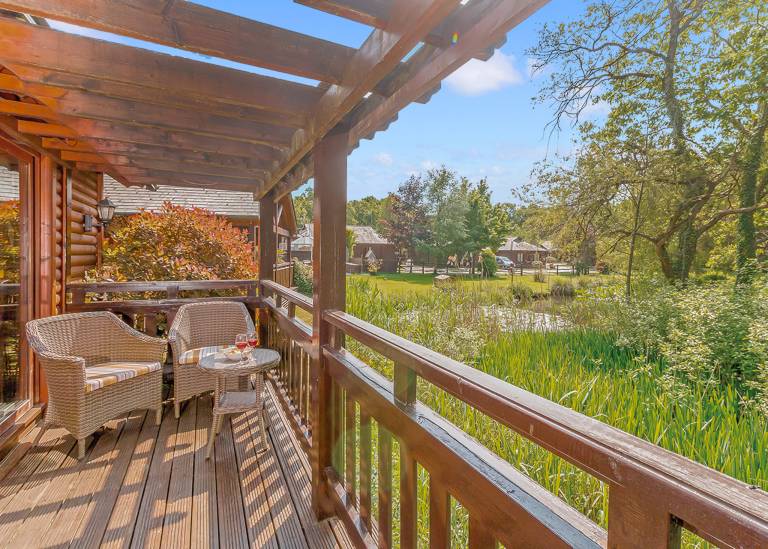 Falkner Watersedge Lodge