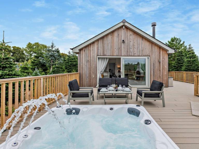 Fully equipped lodge with grill & jacuzzi | Pet-friendly — photo 4