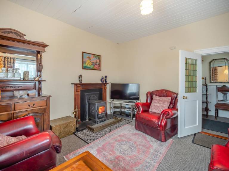 Cottage with garden & barbecue — photo 3