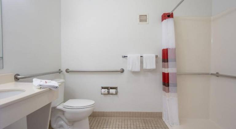 Red Roof Inn & Suites Indianapolis Airport — photo 2