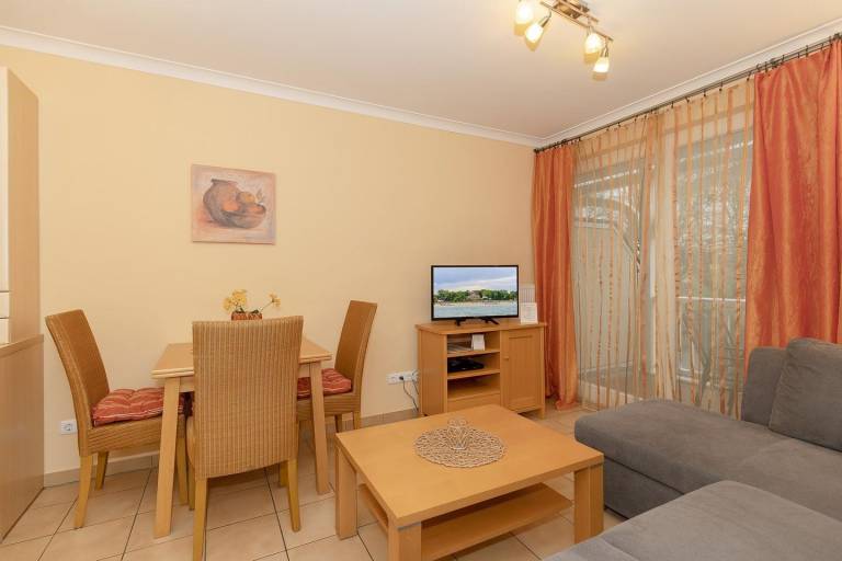 Ostsee-Apartment mit zwei Balkonen und Meerblick - Saunabereich im Haus inklusiv — photo 2