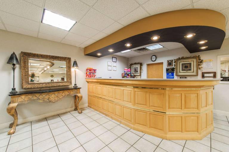Days Inn by Wyndham Elizabethtown — photo 3