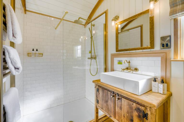 Cottage with grill & yard | Pet-friendly — photo 4