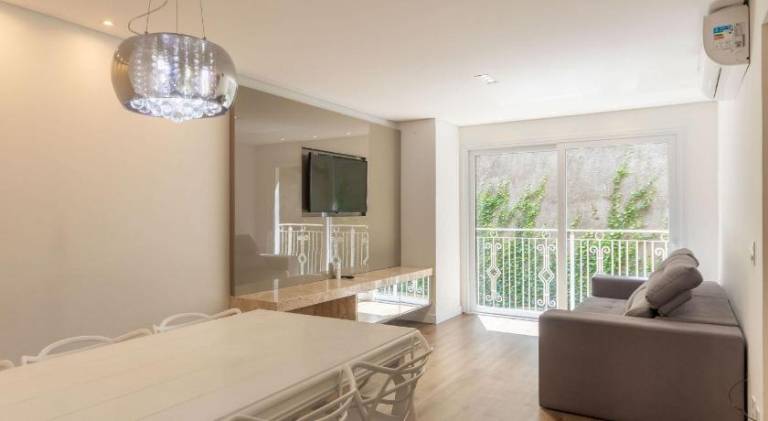 Rental apartment with patio — photo 2
