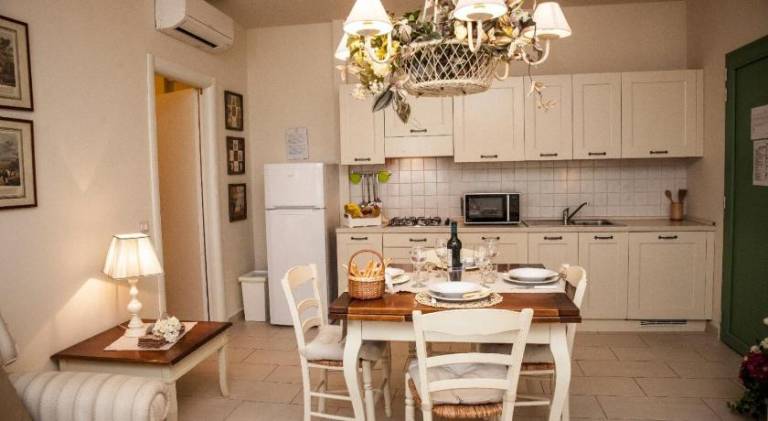 Rental apartment with pool, grill & yard — photo 4