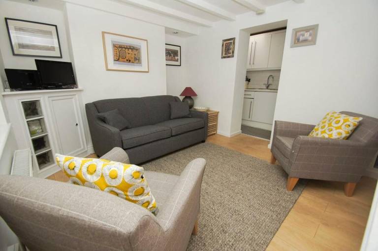 Vacation home with terrace | Close to Brighton Palace Pier | Good for workation in Brighton