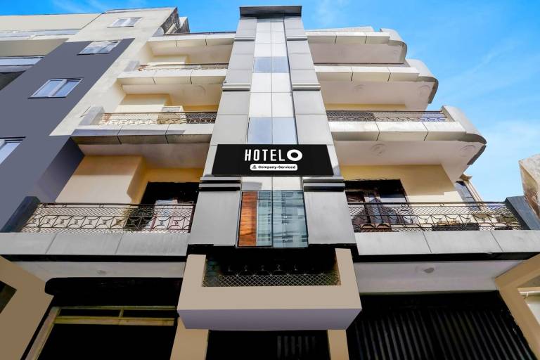 Super Hotel O Uttam Nagar Near Akash Hospital