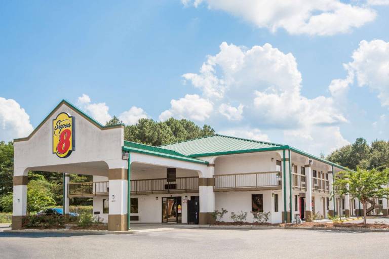 Super 8 By Wyndham Dothan in Dothan, AL
