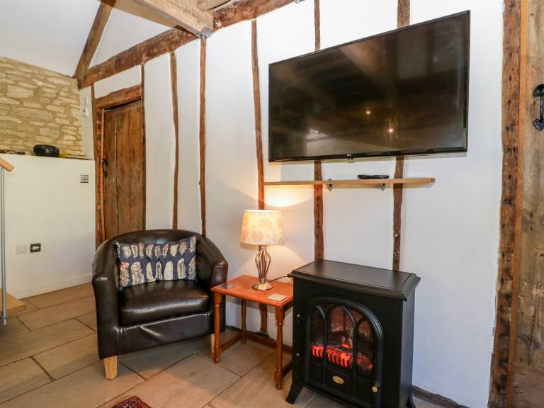 Cottage with yard — photo 4
