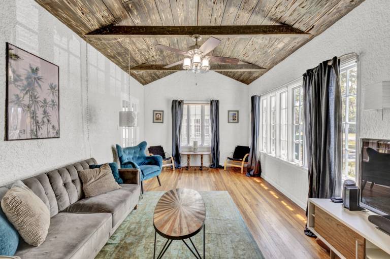 3br 1bath Spanish Beach Bungalow MainHouse