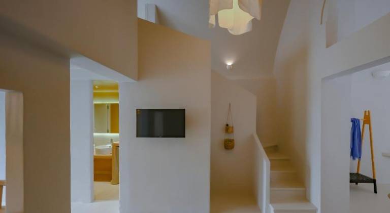 Holiday apartment with yard & terrace — photo 3