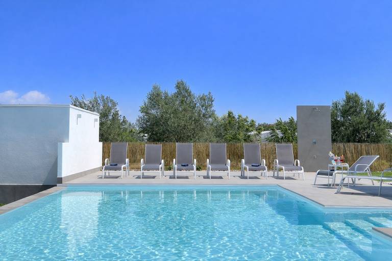Villa with private pool, BBQ & yard | Pool view — photo 4