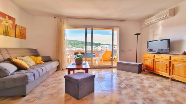 Fully equipped lovely holiday apartment with garden, pool & patio | Mountain view | Close to the beach | Pet-friendly — photo 4