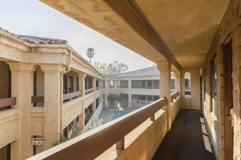 Premier Inns Thousand Oaks — photo 3