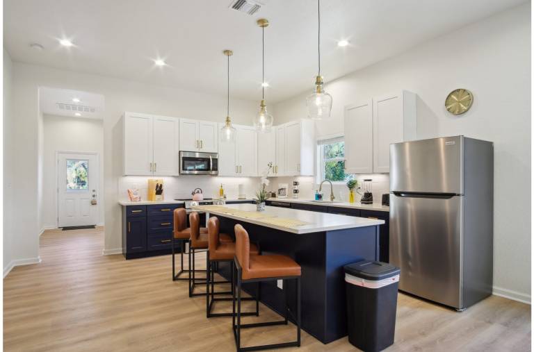 Blissful 5BR 3BA Haven Near Riverwalk & Downtown