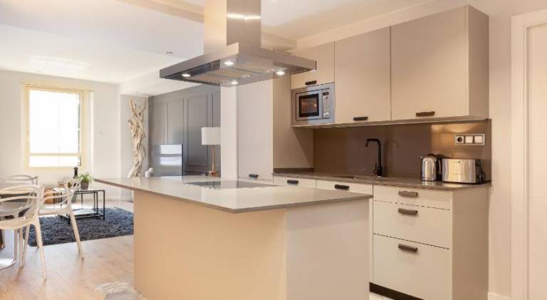 Children-friendly serviced apartment with patio | Near Casa Batlló | Pets allowed — photo 3