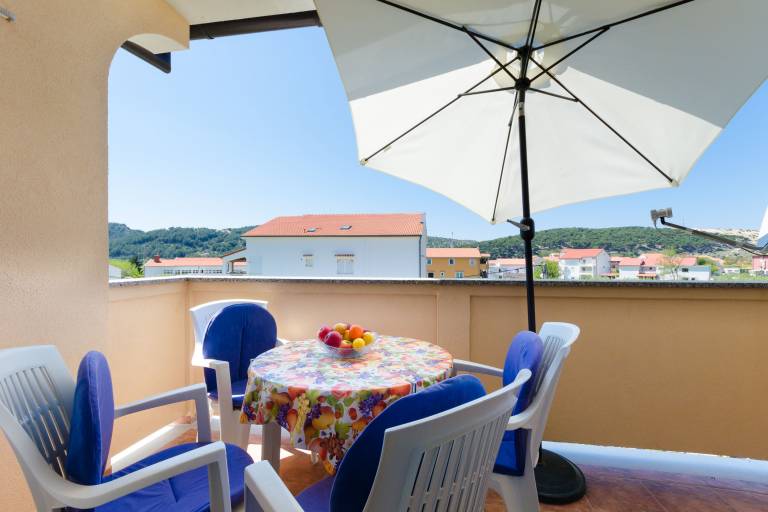 Holiday apartment with BBQ | Garden view — photo 2