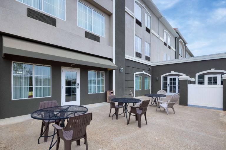 La Quinta Inn & Suites by Wyndham Macon West — photo 3