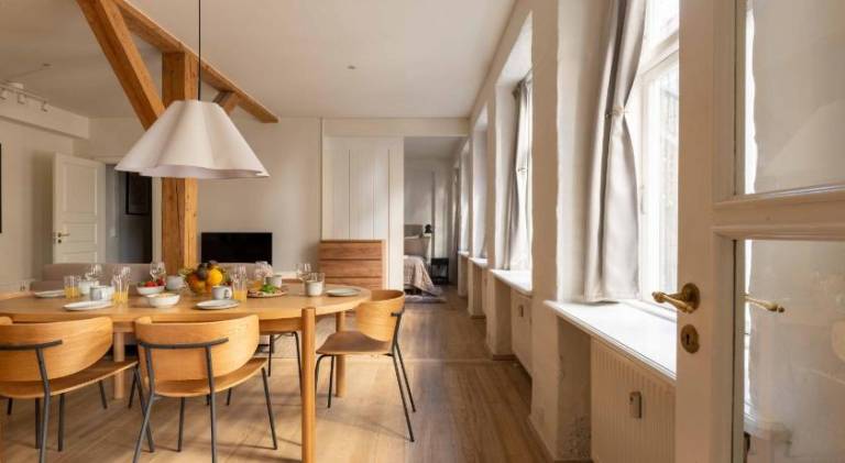 Cozy and Contemporary Ground Floor Retreat — photo 2
