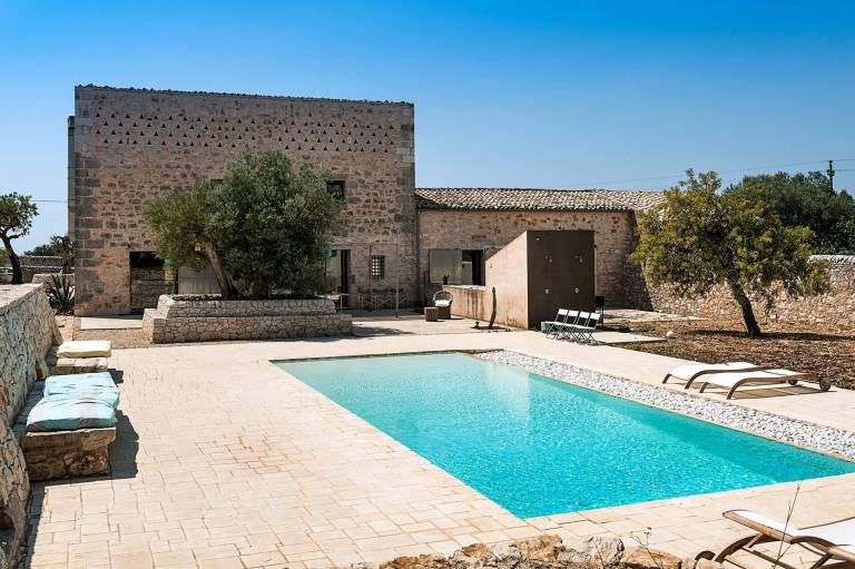 Family-oriented big villa with barbeque, private pool & terrace | Pets allowed — photo 5