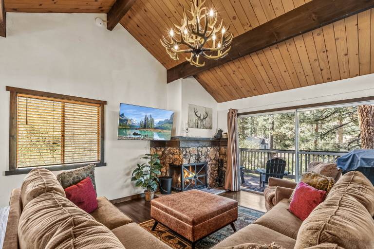 1 Mi to Slopes: Big Bear Ski Haven w/ Hot Tub — photo 3