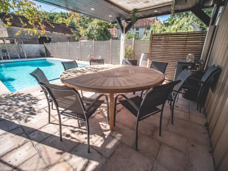 Big gite with BBQ, private pool & terrace | Pets are welcome in Troyes