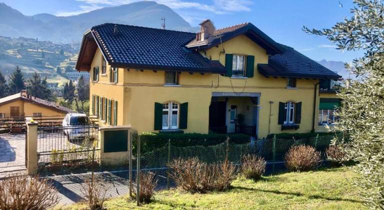 Rental apartment with yard, patio & private pool | Pets are welcome in Bellagio
