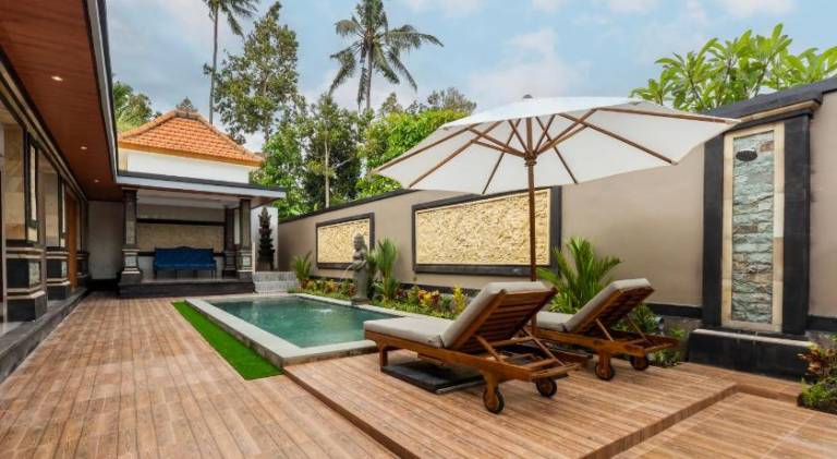 Villa with yard, hot tub & private pool | Good for workation | Pets allowed — photo 4