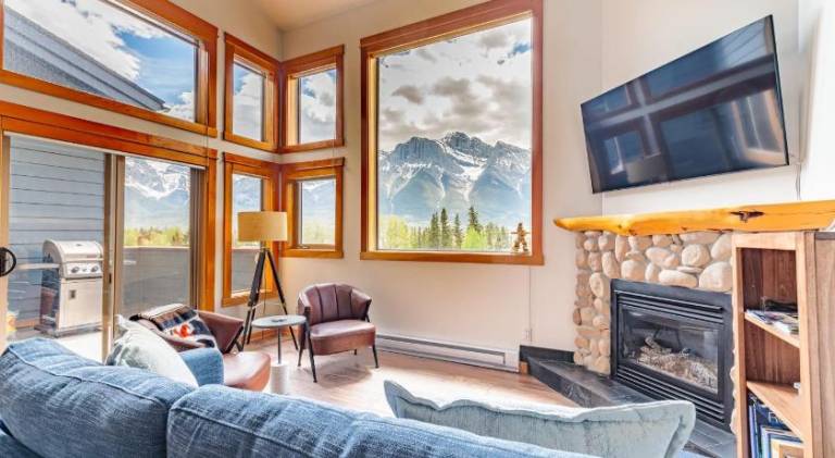 Nice vacation home | Pet-friendly in Canmore, AB